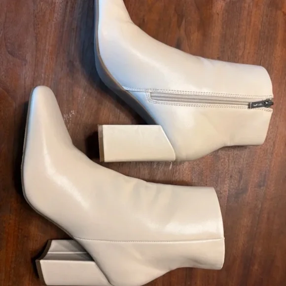 Unisa Cream Pointed-Toe Block Heel Ankle Boots - Picture 2 of 4